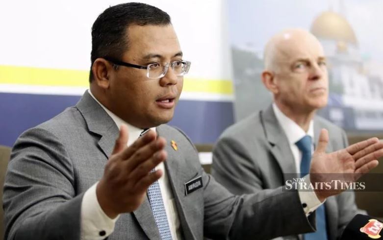Selangor Mulls Having Another River Rubbish Extractor